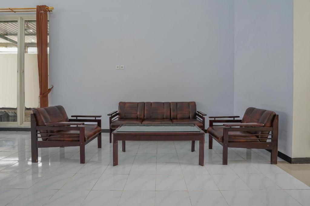 Oyo 477 Raka Residence Syariah Purwoharjo Banyuwangi Banyuwangi  Dış mekan fotoğraf