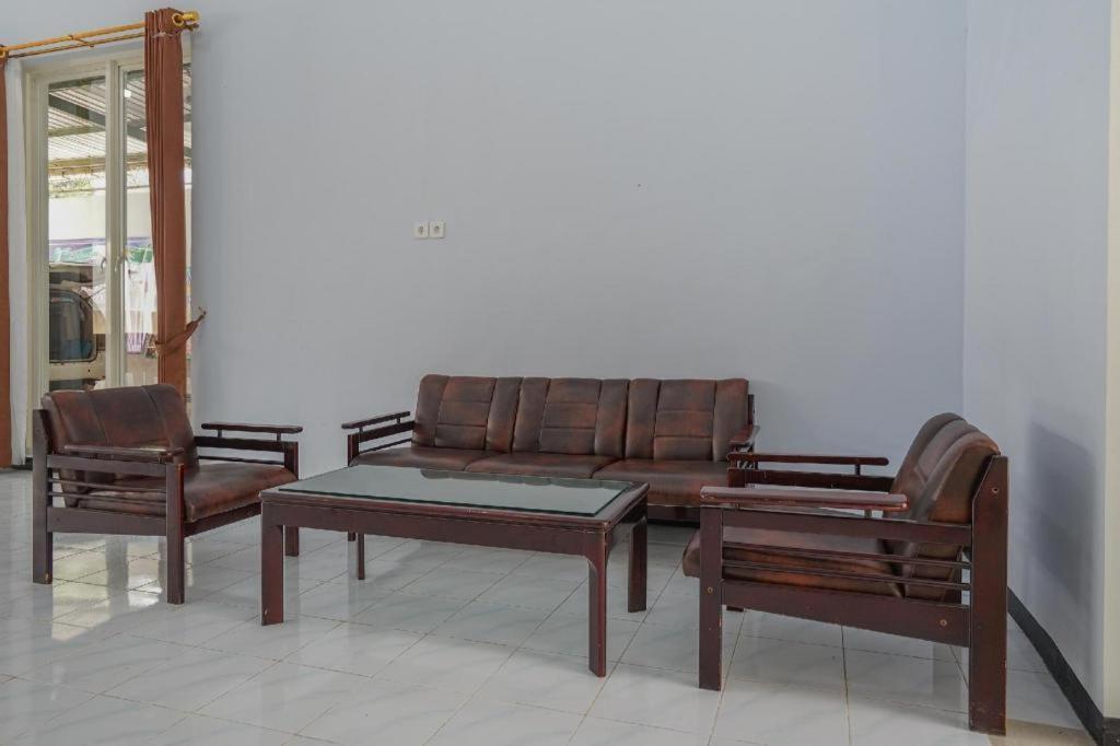 Oyo 477 Raka Residence Syariah Purwoharjo Banyuwangi Banyuwangi  Dış mekan fotoğraf